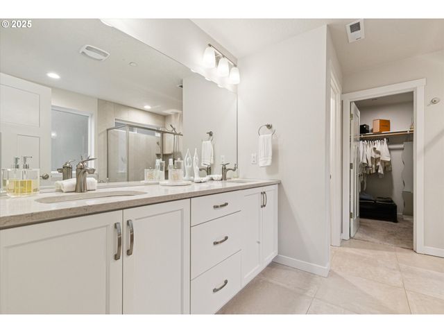 8549 Sw 176TH Ave, Beaverton, OR 97007