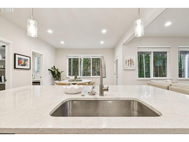 8549 Sw 176TH Ave, Beaverton, OR 97007