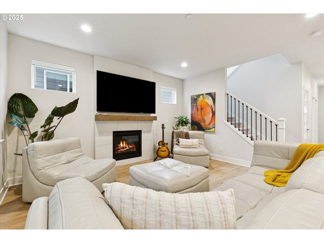 8549 Sw 176TH Ave, Beaverton, OR 97007