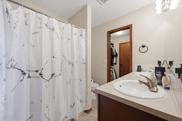 2102 E Lotus, Andover, KS 67002