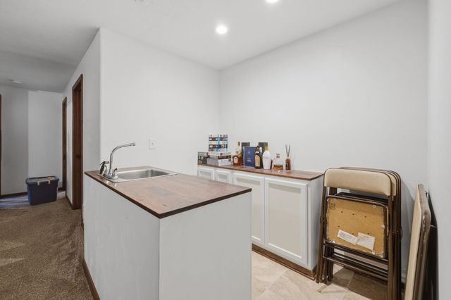 2102 E Lotus, Andover, KS 67002