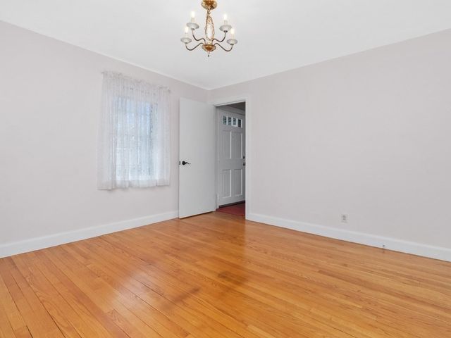 31 Oakledge Road, Waltham, MA 02452