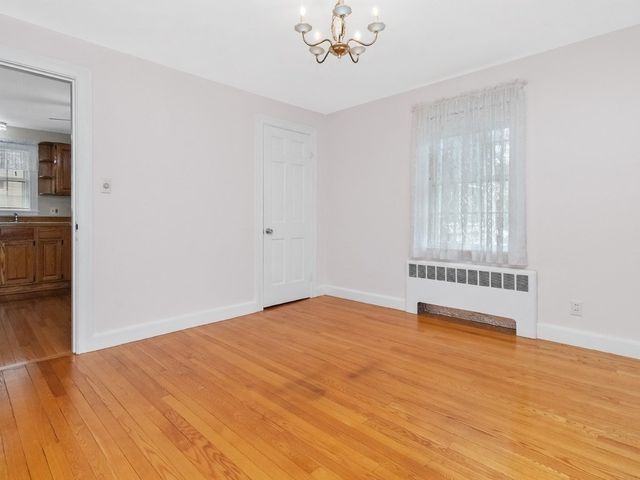 31 Oakledge Road, Waltham, MA 02452