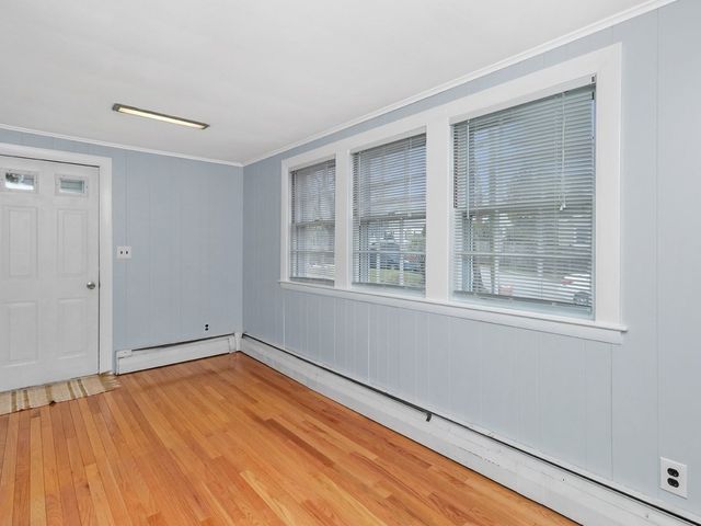 31 Oakledge Road, Waltham, MA 02452