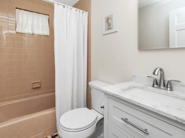 31 Oakledge Road, Waltham, MA 02452