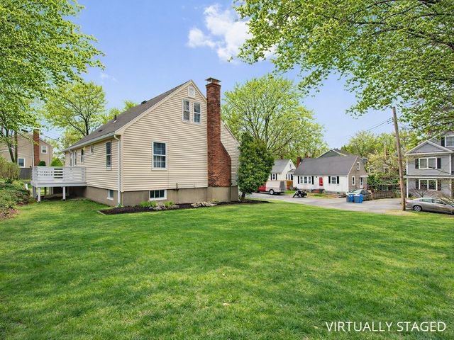 31 Oakledge Road, Waltham, MA 02452