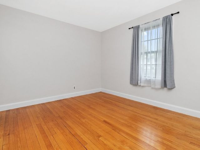 31 Oakledge Road, Waltham, MA 02452