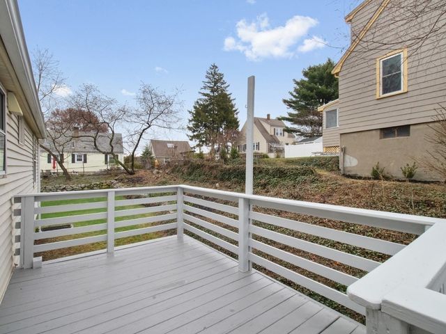 31 Oakledge Road, Waltham, MA 02452