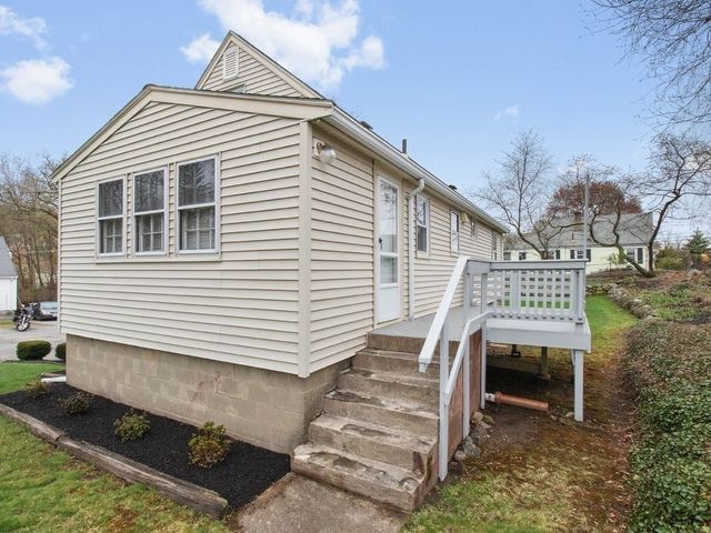 31 Oakledge Road, Waltham, MA 02452