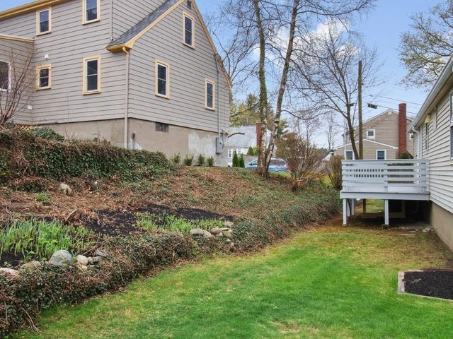 31 Oakledge Road, Waltham, MA 02452