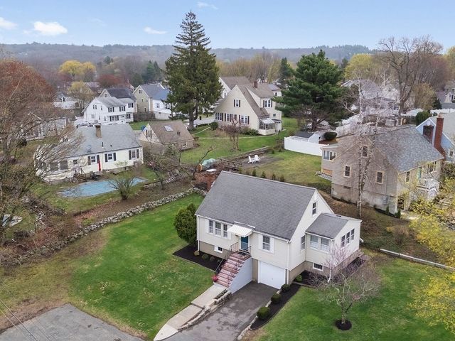 31 Oakledge Road, Waltham, MA 02452