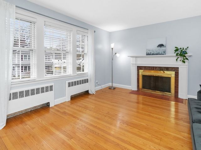 31 Oakledge Road, Waltham, MA 02452