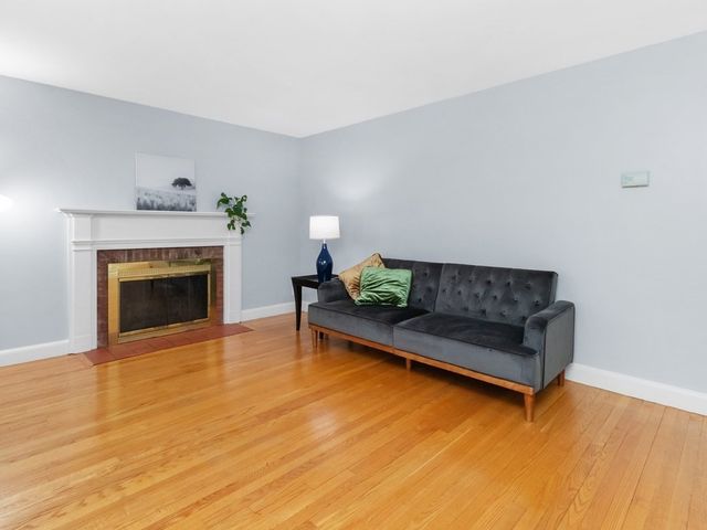 31 Oakledge Road, Waltham, MA 02452