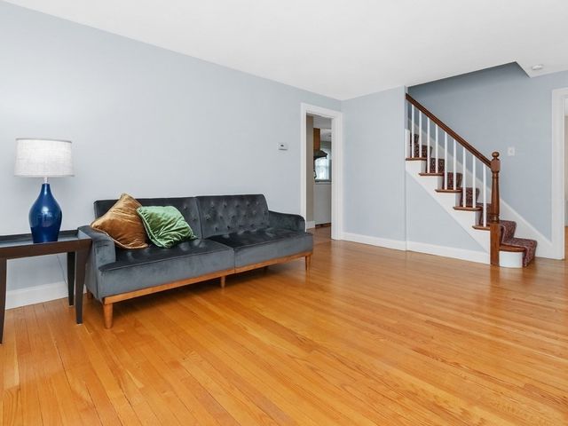 31 Oakledge Road, Waltham, MA 02452