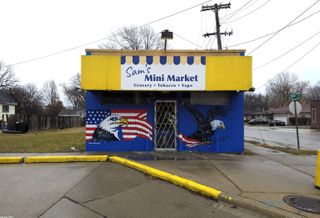 20032 Kelly Road, Harper Woods, MI 48225