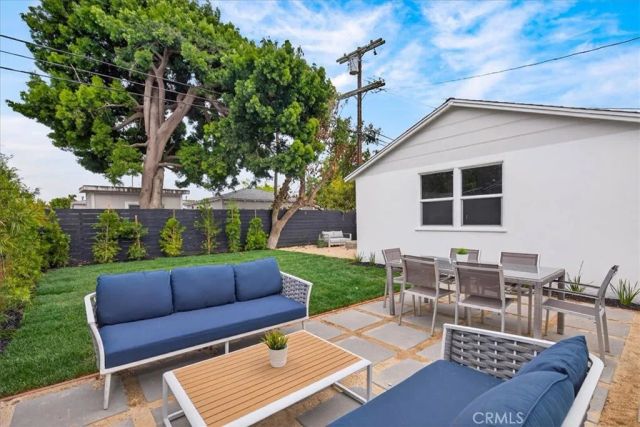 2622 S Bentley Avenue, Los Angeles, CA 90064