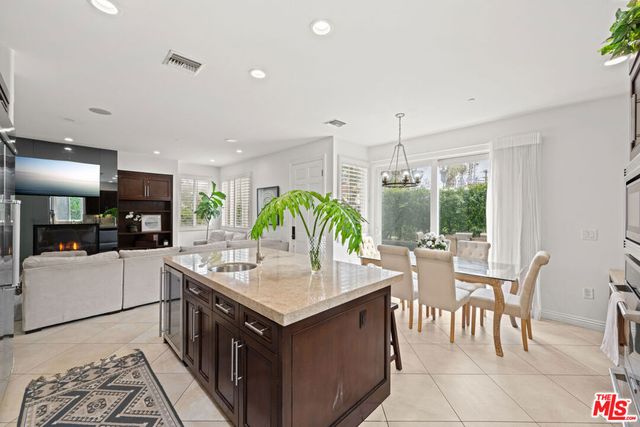 3000 Grand Canal, Venice, CA 90291