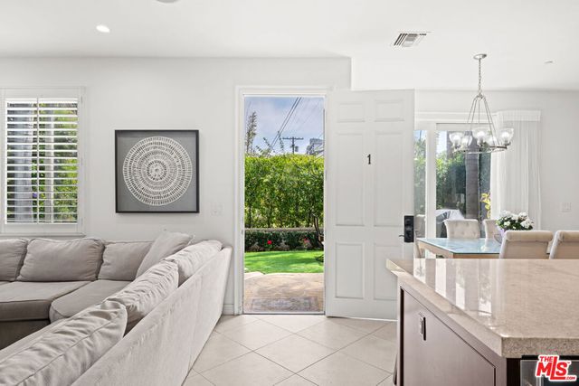 3000 Grand Canal, Venice, CA 90291