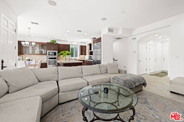 3000 Grand Canal, Venice, CA 90291