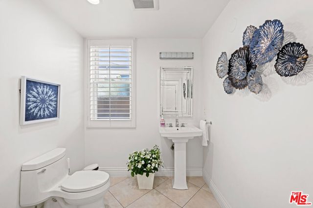 3000 Grand Canal, Venice, CA 90291