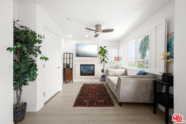 3000 Grand Canal, Venice, CA 90291