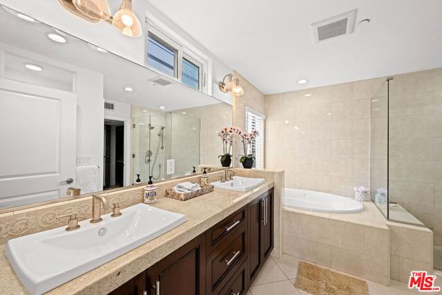 3000 Grand Canal, Venice, CA 90291