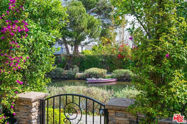 3000 Grand Canal, Venice, CA 90291