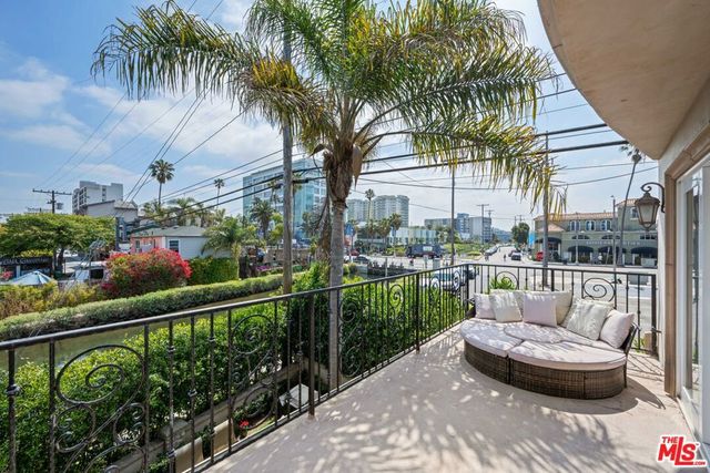 3000 Grand Canal, Venice, CA 90291