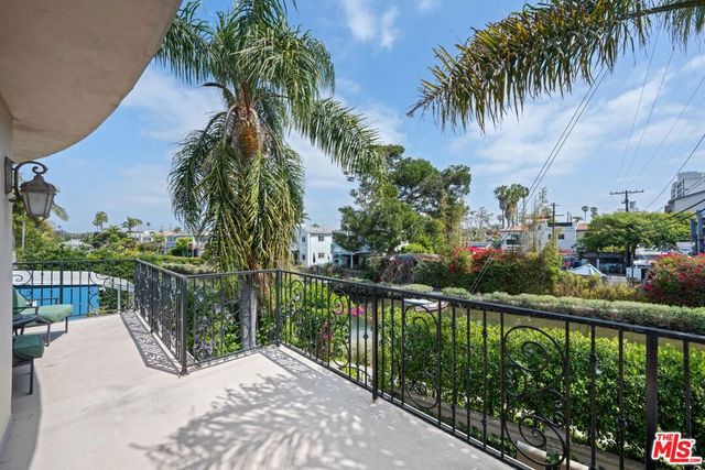 3000 Grand Canal, Venice, CA 90291
