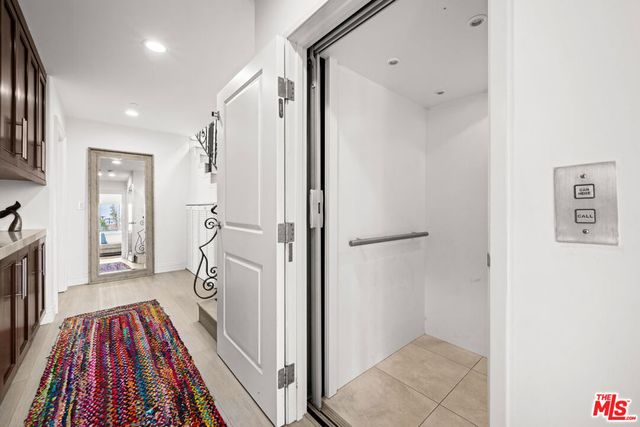 3000 Grand Canal, Venice, CA 90291