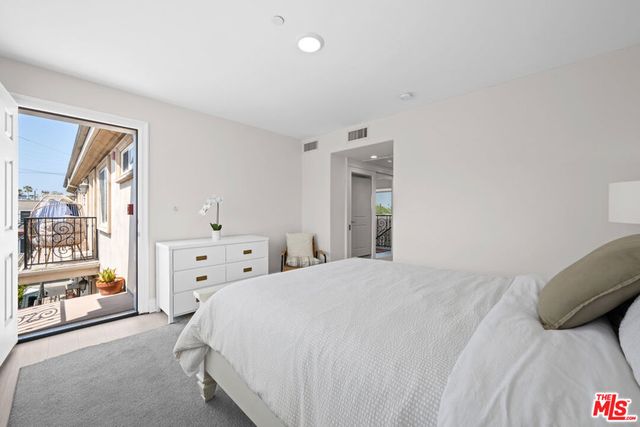 3000 Grand Canal, Venice, CA 90291
