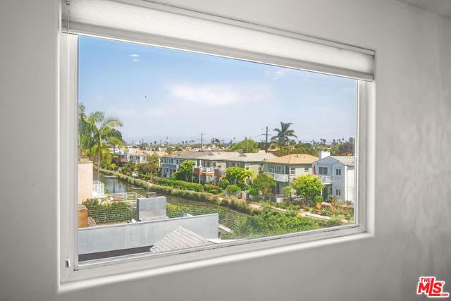 3000 Grand Canal, Venice, CA 90291