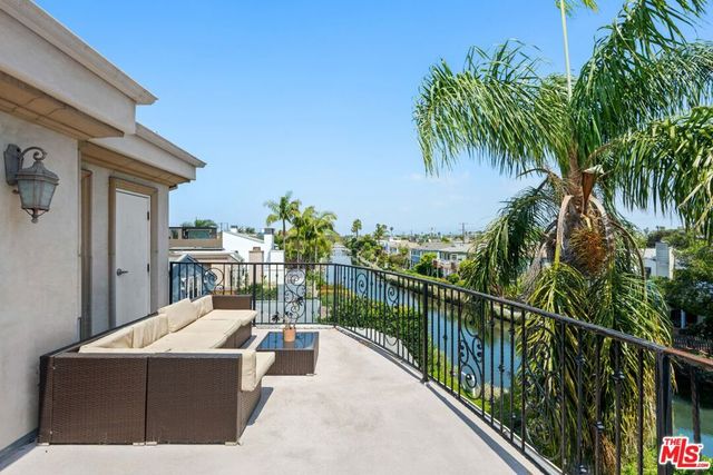 3000 Grand Canal, Venice, CA 90291