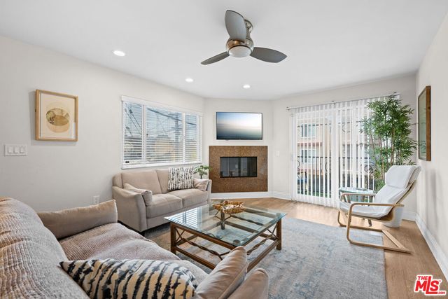 3000 Grand Canal, Venice, CA 90291