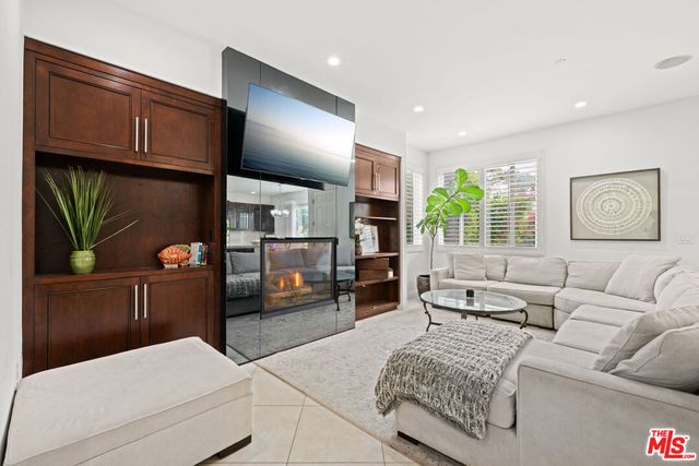3000 Grand Canal, Venice, CA 90291