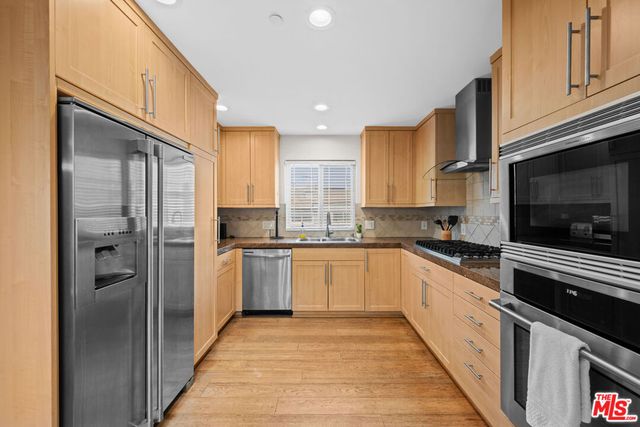 3000 Grand Canal, Venice, CA 90291