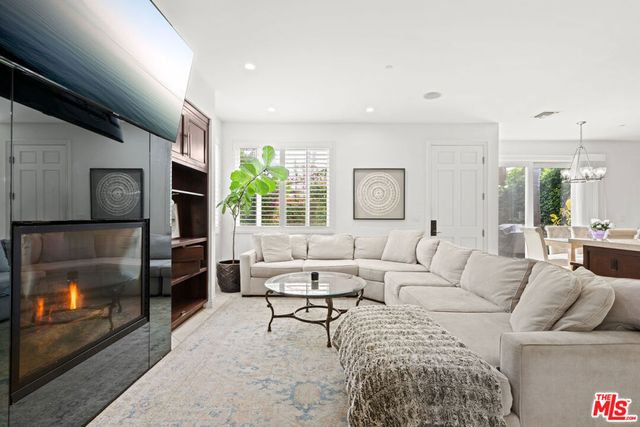 3000 Grand Canal, Venice, CA 90291
