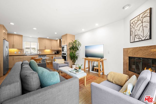 3000 Grand Canal, Venice, CA 90291