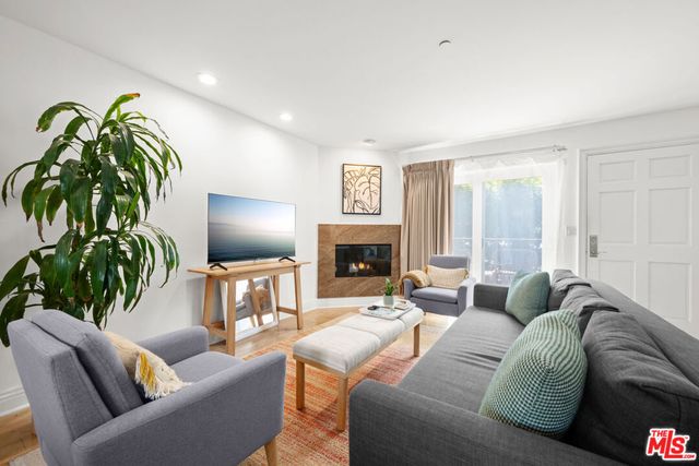 3000 Grand Canal, Venice, CA 90291