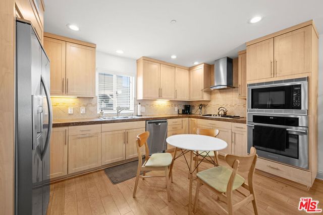 3000 Grand Canal, Venice, CA 90291