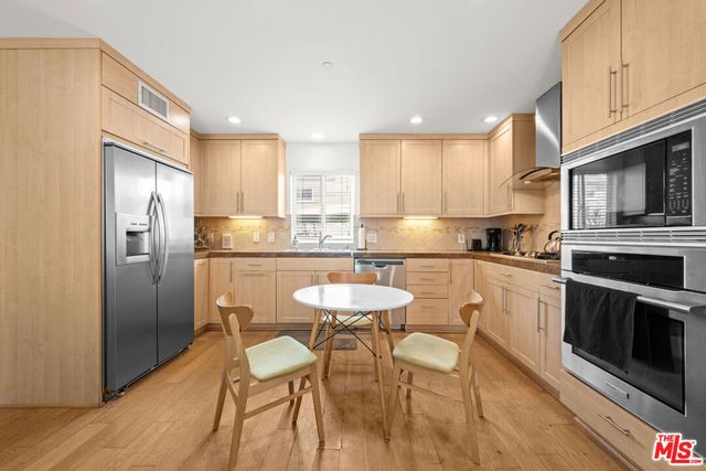 3000 Grand Canal, Venice, CA 90291