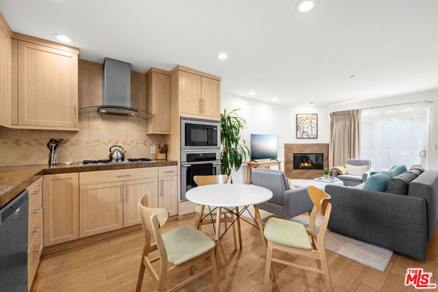 3000 Grand Canal, Venice, CA 90291