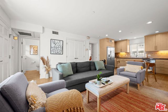 3000 Grand Canal, Venice, CA 90291