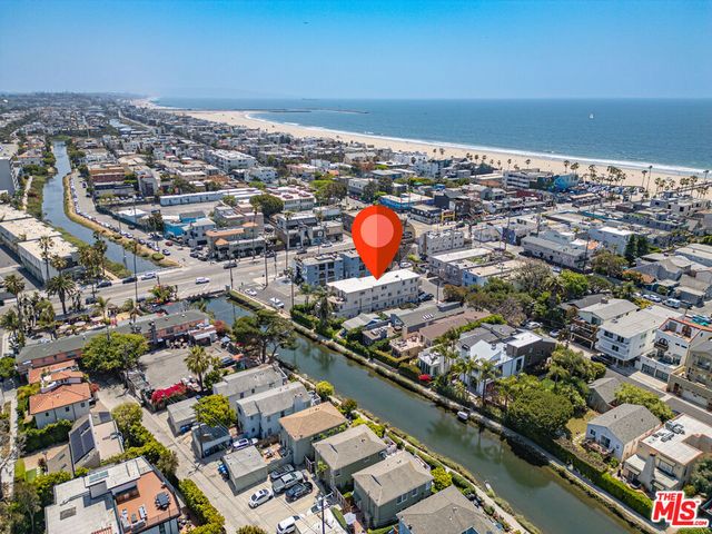 3000 Grand Canal, Venice, CA 90291