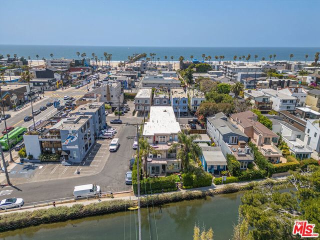 3000 Grand Canal, Venice, CA 90291