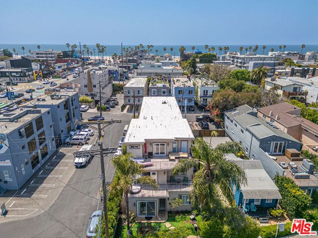 3000 Grand Canal, Venice, CA 90291