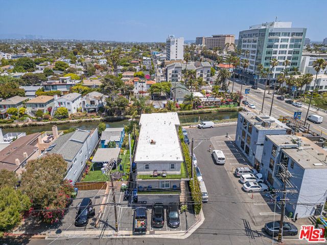 3000 Grand Canal, Venice, CA 90291
