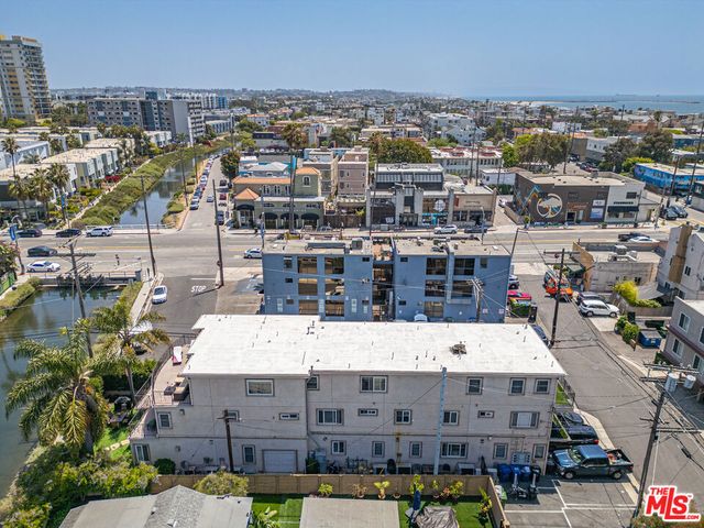 3000 Grand Canal, Venice, CA 90291