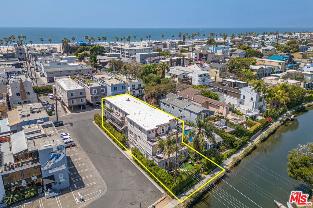 3000 Grand Canal, Venice, CA 90291