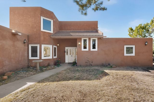 2 Toltec Road, Santa Fe, NM 87505
